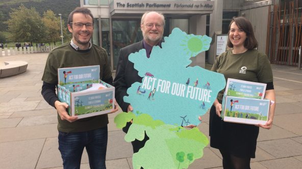 Handing over climate postcards