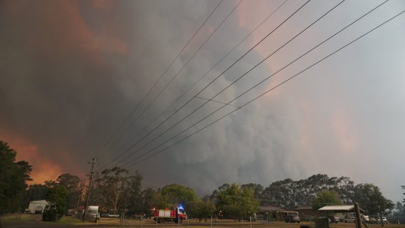 Werombi_Bushfire Helitak430 /WikiCommons (CC BY-SA 4.0)